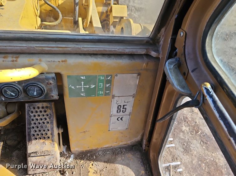 image for item DK0569 1995 Caterpillar 963B track loader