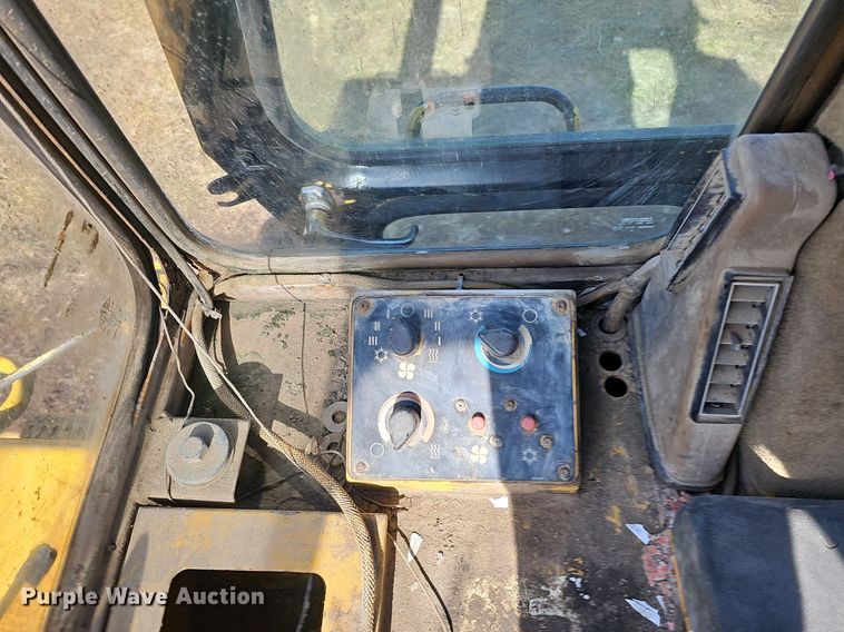 image for item DK0569 1995 Caterpillar 963B track loader