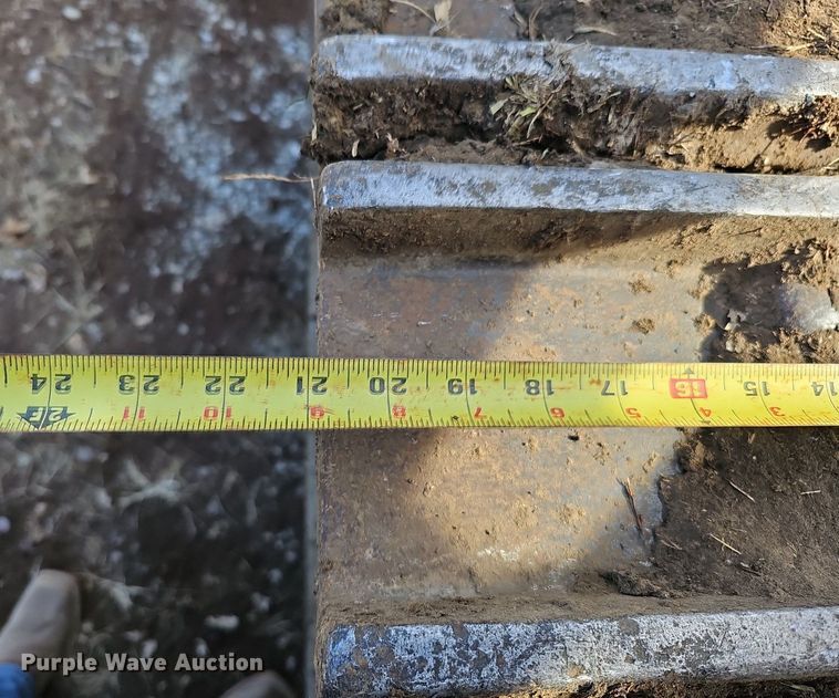 image for item DK0569 1995 Caterpillar 963B track loader