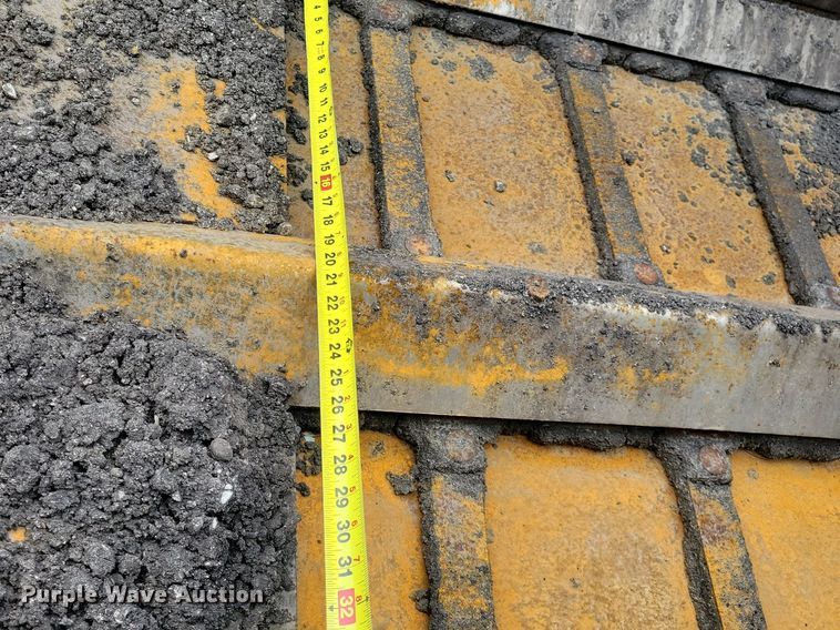 image for item DL7852 Roadtec RP175  paver