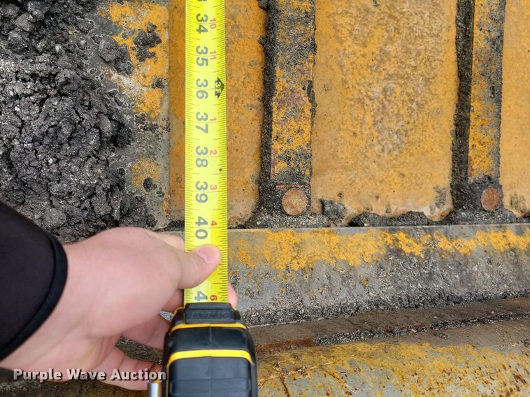 image for item DL7852 Roadtec RP175  paver