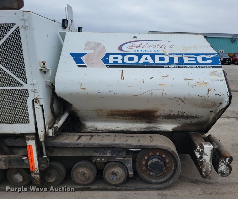 image for item DL7852 Roadtec RP175  paver