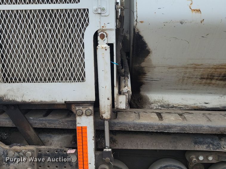 image for item DL7852 Roadtec RP175  paver