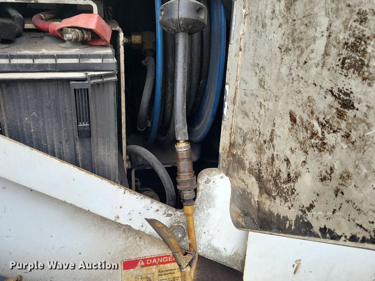 image for item DL7852 Roadtec RP175  paver