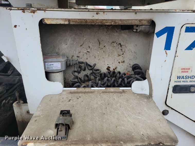 image for item DL7852 Roadtec RP175  paver