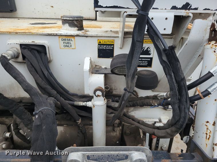 image for item DL7852 Roadtec RP175  paver