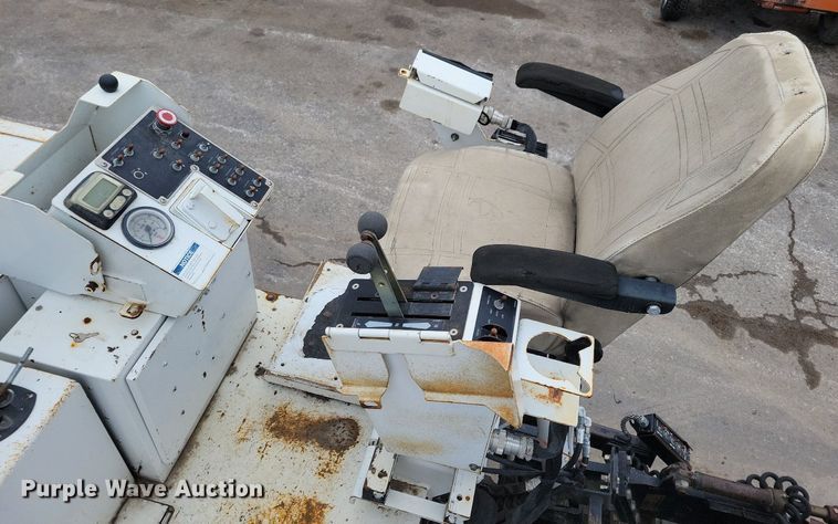 image for item DL7852 Roadtec RP175  paver