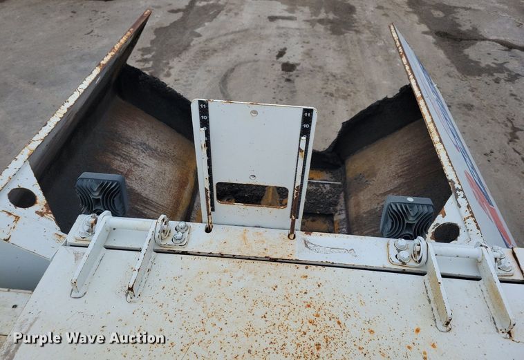 image for item DL7852 Roadtec RP175  paver