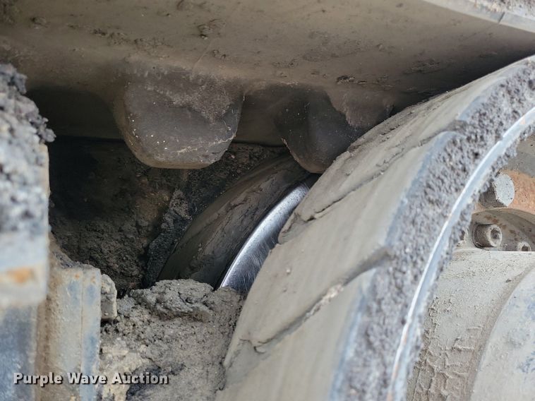 image for item DL7852 Roadtec RP175  paver