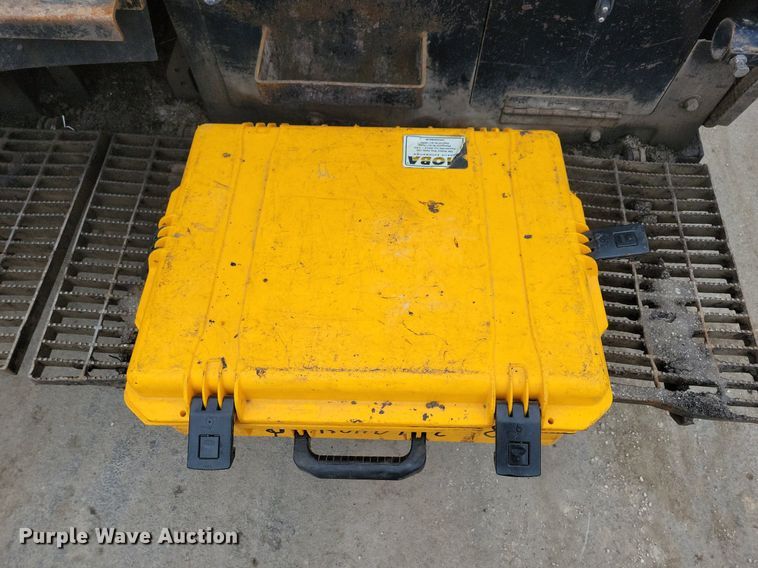 image for item DL7852 Roadtec RP175  paver