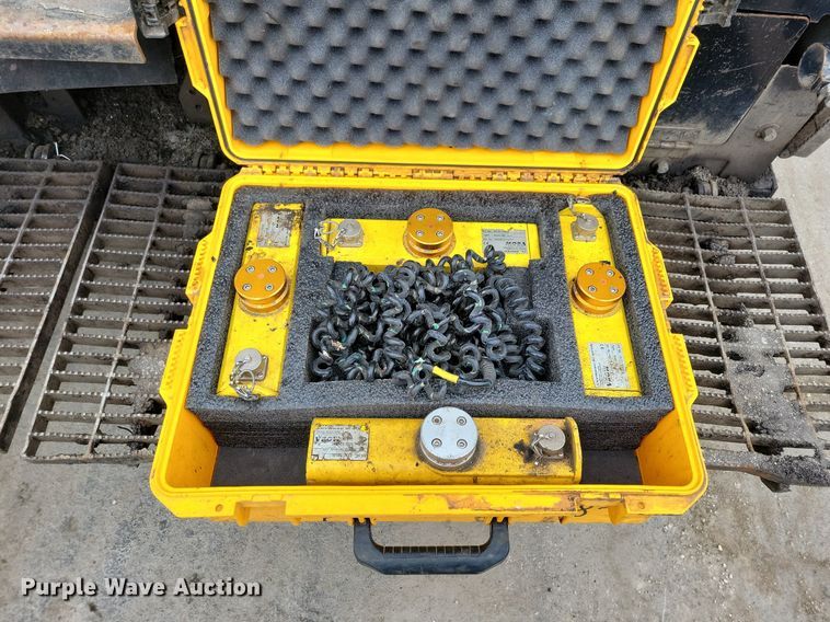 image for item DL7852 Roadtec RP175  paver