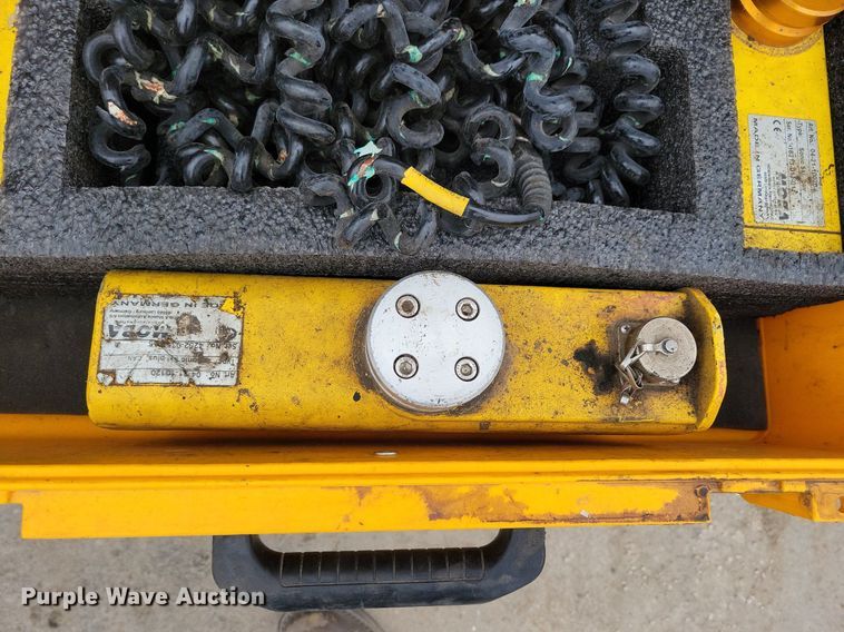 image for item DL7852 Roadtec RP175  paver