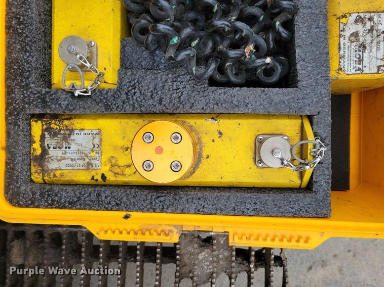 image for item DL7852 Roadtec RP175  paver