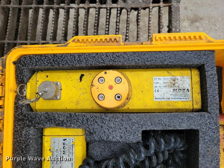 image for item DL7852 Roadtec RP175  paver