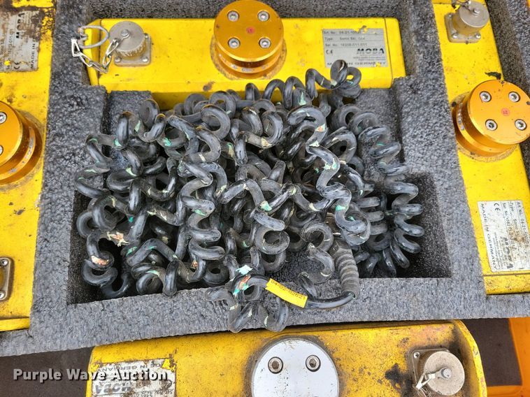 image for item DL7852 Roadtec RP175  paver