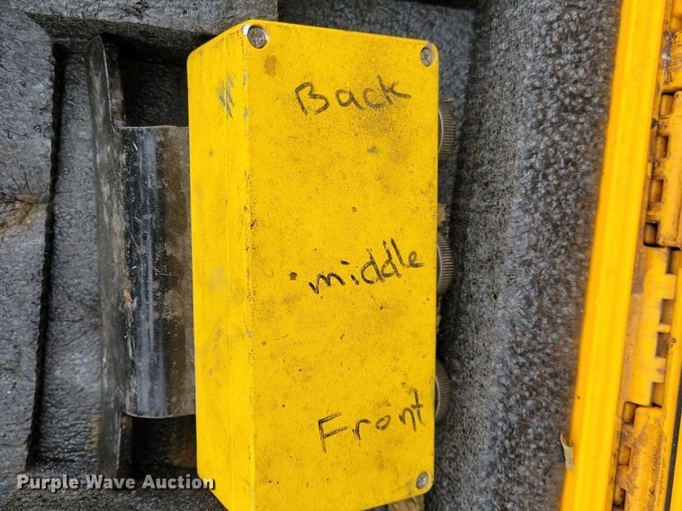 image for item DL7852 Roadtec RP175  paver