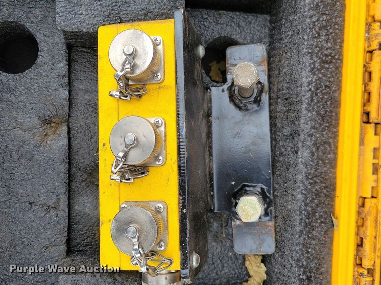 image for item DL7852 Roadtec RP175  paver