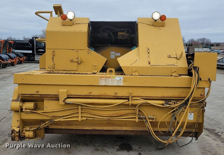 image for item DL7853 2000 Etnyre chip spreader