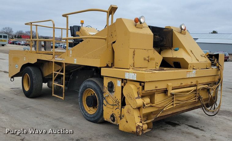 image for item DL7853 2000 Etnyre chip spreader