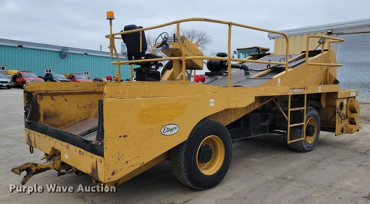 image for item DL7853 2000 Etnyre chip spreader