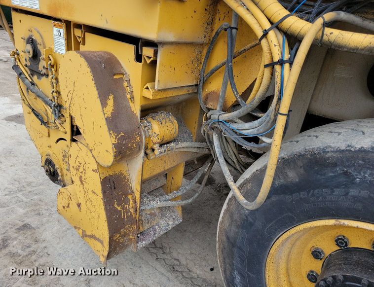 image for item DL7853 2000 Etnyre chip spreader