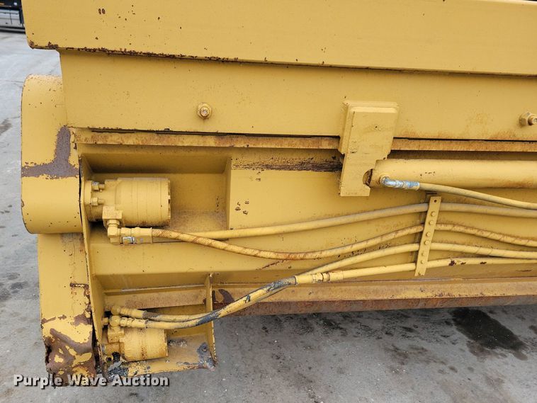 image for item DL7853 2000 Etnyre chip spreader