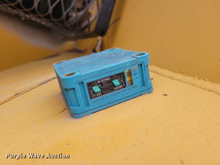 image for item DL7853 2000 Etnyre chip spreader