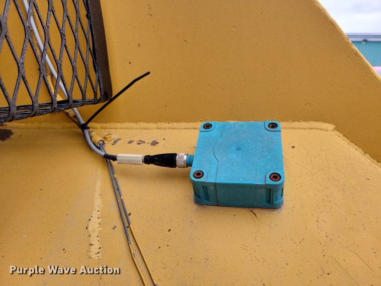 image for item DL7853 2000 Etnyre chip spreader