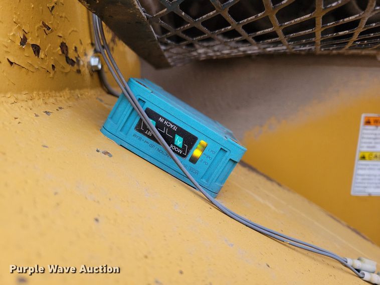 image for item DL7853 2000 Etnyre chip spreader