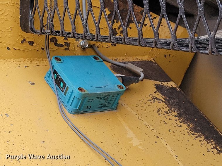 image for item DL7853 2000 Etnyre chip spreader