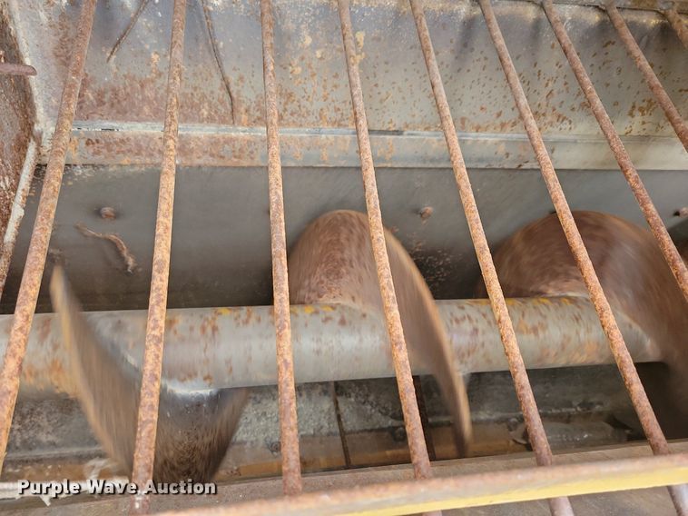 image for item DL7853 2000 Etnyre chip spreader