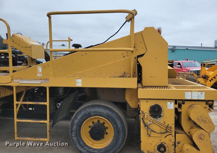 image for item DL7853 2000 Etnyre chip spreader