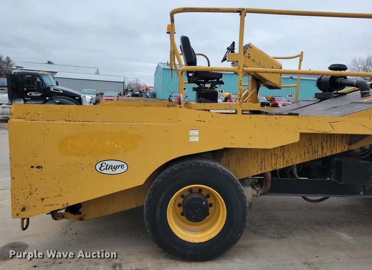 image for item DL7853 2000 Etnyre chip spreader