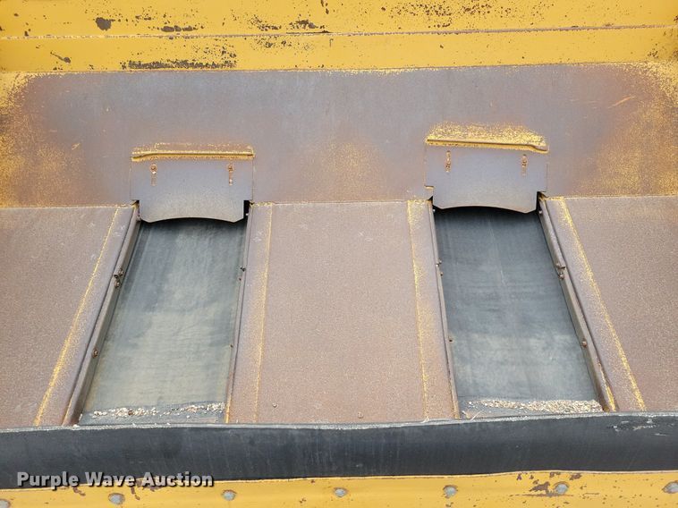 image for item DL7853 2000 Etnyre chip spreader