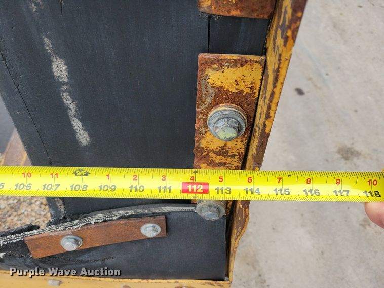 image for item DL7853 2000 Etnyre chip spreader