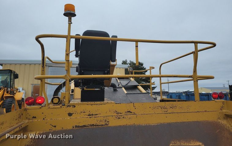 image for item DL7853 2000 Etnyre chip spreader