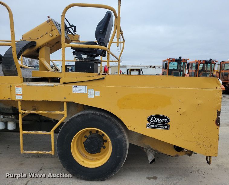 image for item DL7853 2000 Etnyre chip spreader