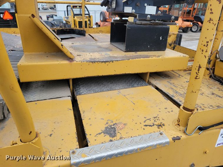 image for item DL7853 2000 Etnyre chip spreader