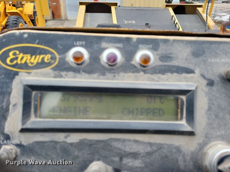 image for item DL7853 2000 Etnyre chip spreader