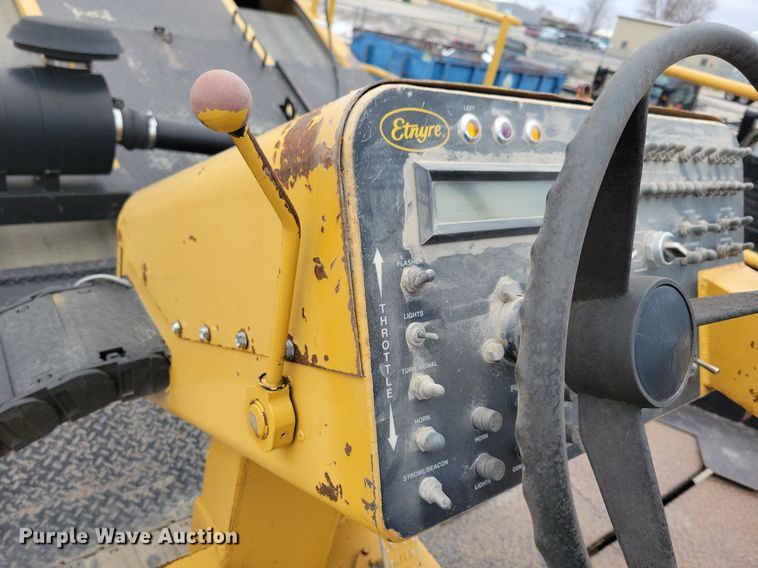 image for item DL7853 2000 Etnyre chip spreader