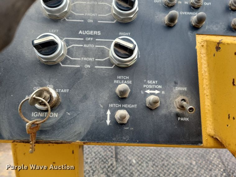 image for item DL7853 2000 Etnyre chip spreader