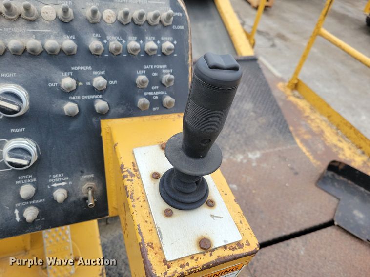 image for item DL7853 2000 Etnyre chip spreader