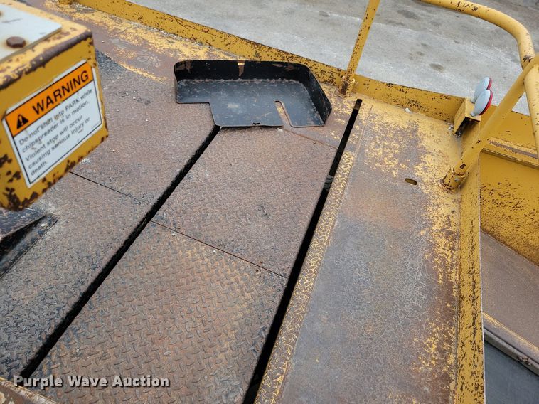 image for item DL7853 2000 Etnyre chip spreader