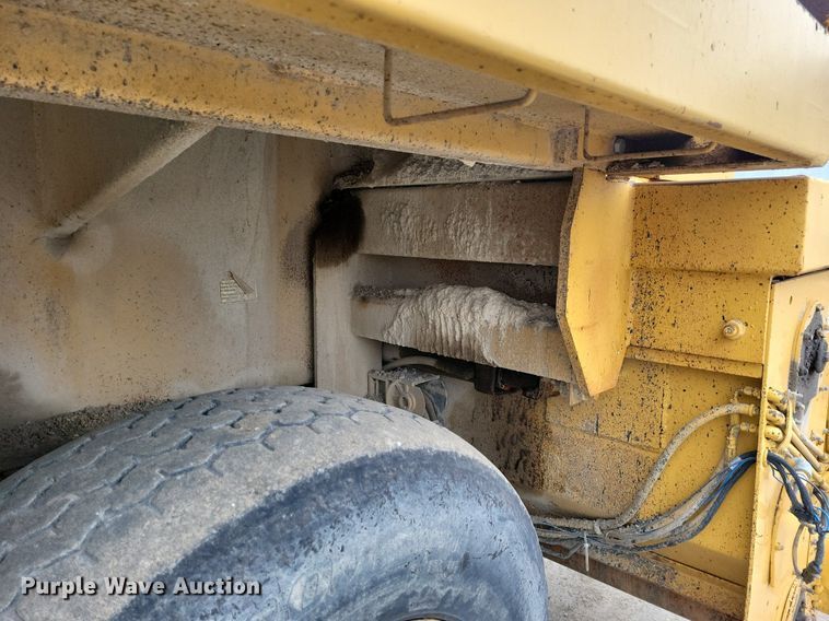 image for item DL7853 2000 Etnyre chip spreader