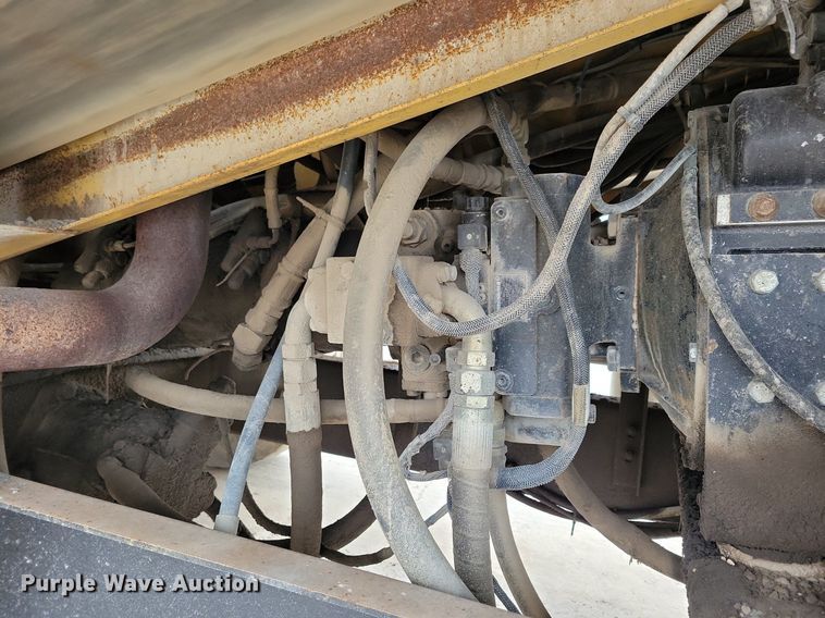 image for item DL7853 2000 Etnyre chip spreader