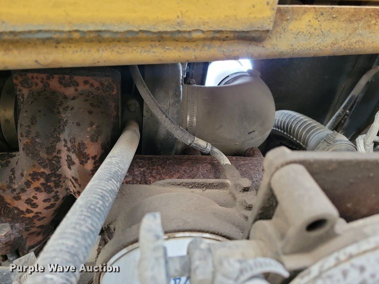 image for item DL7853 2000 Etnyre chip spreader