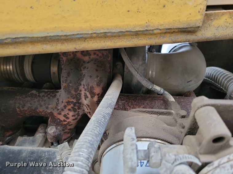 image for item DL7853 2000 Etnyre chip spreader