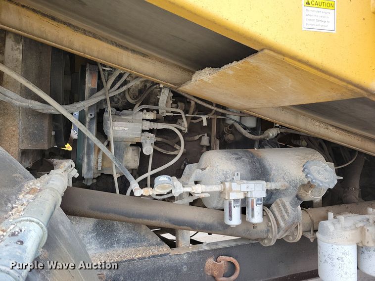 image for item DL7853 2000 Etnyre chip spreader