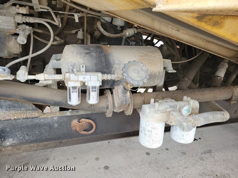 image for item DL7853 2000 Etnyre chip spreader