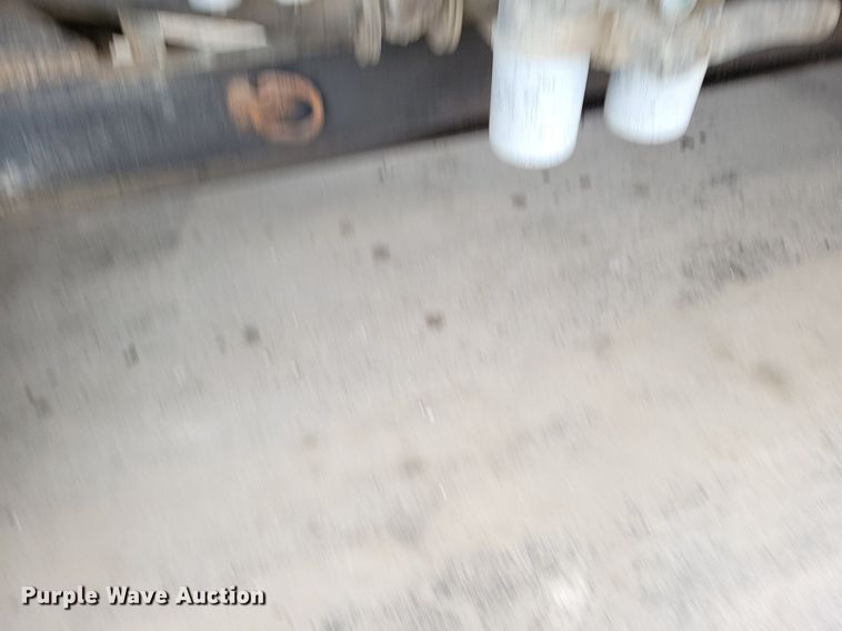 image for item DL7853 2000 Etnyre chip spreader